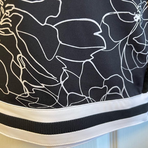 TAIL Reversible Zip Front Golf Skirt - Picture 4 of 9